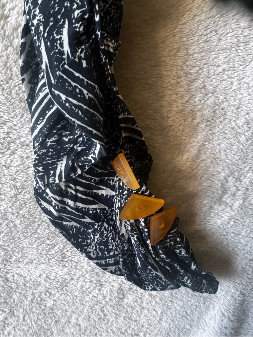 Julie V England 100% Silk 90s Abstract Animal Print Blouse 8 Top Light Blue Tan - Picture 8 of 16